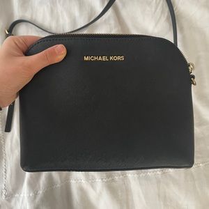 MICHAEL KORS BLACK CROSSBODY PURSE